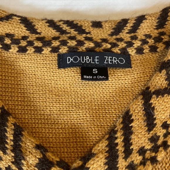 Double Zero Aztec design Poncho - Picture 4 of 6